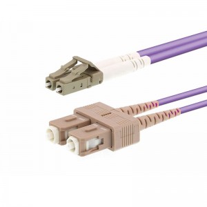 Многомодовый дуплексный оптоволоконный соединительный кабель OM4 (50/125) - от LC к SC
